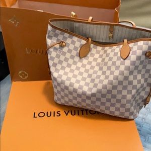 Louis Vuitton Neverfull Bag